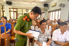 Tuyên truyền pháp luật cho gần 100 cơ sở kinh doanh có điều kiện về an ninh, trật tự.