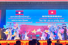 Đặc sắc chương trình nghệ thuật “Tình Việt - Lào son sắt thủy chung”