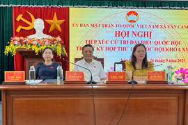 Quang cảnh buổi tiếp xúc cử tri xã Vân Canh.