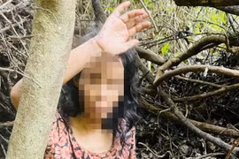 Công an xã Bình Phú giải cứu người phụ nữ tâm thần lạc trong rừng sâu.