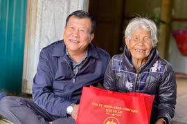 Chủ nhiệm Ủy ban Kiểm tra Tỉnh ủy Thái Thanh Bình thăm, chúc Tết 5 gia đình chính sách tại huyện Chư Păh