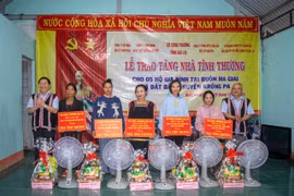 Trao nhà tình thương cho 5 gia đình ở buôn Ma Giai
