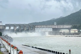 Hồ Định Bình tăng điều tiết nước qua tràn, cảnh báo ngập vùng thấp trũng