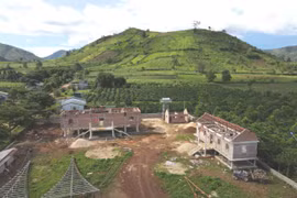 Dừng triển khai Dự án công trình Nhà rông tại làng Ia Gri, xã Biển Hồ thuộc quy hoạch khu du lịch quốc gia Biển Hồ - Núi lửa Chư Đăng Ya. Ảnh: Q.T