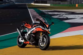 Mô tô thể thao đỉnh cao Aprilia RSV4 có giá 885 triệu đồng