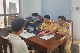 Xử phạt tài xế xe giường nằm Chín Nghĩa vượt ẩu trên đèo An Khê