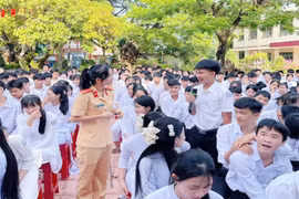 Tuyên truyền pháp luật về giao thông cho học sinh Trường THPT Bình Dương