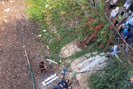 Tai nạn hy hữu, thanh niên đi xe máy trên cầu Hà Thanh 1 rơi xuống sông