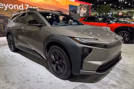 Toyota ra mắt xe gầm cao 375 mã lực, giá gần 1,2 tỷ đồng