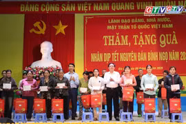 Điểm tin trưa: Phó Thủ tướng Hồ Quốc Dũng tặng quà Tết tại vùng “rốn lũ” Gia Lai