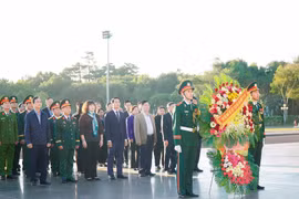 Gia Lai: Dâng hoa, dâng hương Chủ tịch Hồ Chí Minh và các Anh hùng liệt sĩ