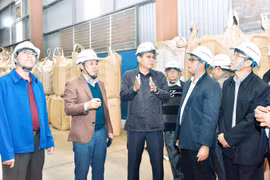 Đoàn đại biểu cấp cao HĐND tỉnh Salavan tham quan một số doanh nghiệp và thắng cảnh tại Gia Lai