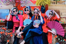 Gia Lai: Giới trẻ với trào lưu chụp ảnh Tết tại các quán cà phê 