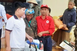Gia Lai: Trao 128 phần quà hỗ trợ người nghèo, người khiếm thị 