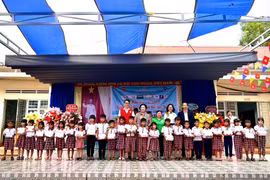 150 triệu đồng quà tặng dành cho học sinh Trường Tiểu học Lê Lợi