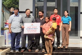 Trao “Nhà nhân ái” cho nạn nhân chất độc da cam tại xã Ia Blang