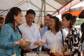 60 gian hàng tham gia chợ phiên biên giới Việt Nam-Campuchia