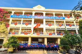 Trường THPT Lê Lợi rực rỡ màu cờ Tổ quốc chào mừng đại lễ 30-4