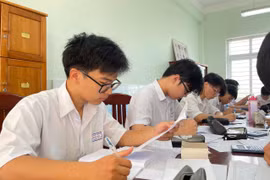 Đội tuyển học sinh giỏi Trường THPT chuyên Lê Quý Đôn (phường Quy Nhơn) tăng tốc ôn luyện cho kỳ thi sắp tới. Ảnh: Hồ Điểm