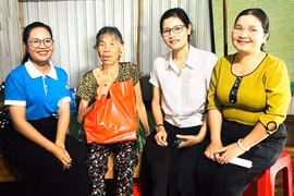 Hội Liên hiệp phụ nữ xã Ia Pnôn thường xuyên thăm hỏi, động viên hội viên phụ nữ lúc khó khăn. Ảnh: Hồng Thương