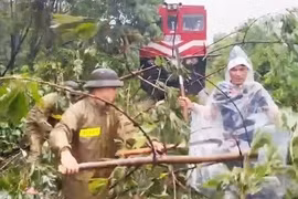 Bão số 5 gây thiệt hại nặng nề tại Hà Tĩnh và Quảng Trị , 1 người chết