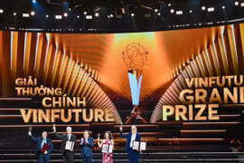 Giải thưởng Chính VinFuture vinh danh các nhà khoa học phát triển vaccine HPV