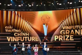 Giải thưởng Chính VinFuture vinh danh các nhà khoa học phát triển vaccine HPV