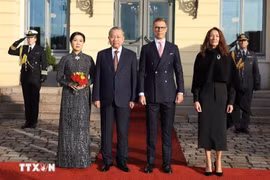Tổng thống Cộng hòa Phần Lan Alexander Stubb và Phu nhân chủ trì Lễ đón chính thức Tổng Bí thư Tô Lâm và Phu nhân thăm chính thức Cộng hòa Phần Lan. Ảnh: Thống Nhất/TTXVN