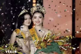 Khoảnh khắc đăng quang rạng rỡ của tân Hoa hậu Nguyễn Thị Yến Nhi. (Ảnh: TTXVN phát)