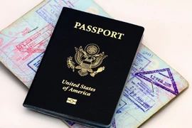 Mỹ yêu cầu du khách đặt cọc 15.000 USD khi nhập cảnh