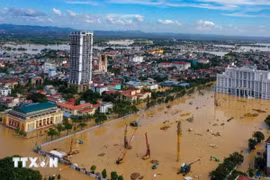 Khu vực trung tâm của tỉnh Thái Nguyên ngập sâu trong nước lũ. (Ảnh: Phạm Tuấn Anh/TTXVN)