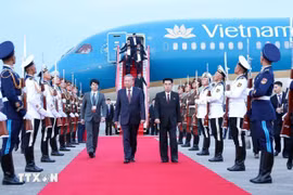 Lễ đón Tổng Bí thư Tô Lâm tại Sân bay quốc tế Bình Nhưỡng. (Ảnh: Thống Nhất/TTXVN)