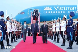 Lễ đón Tổng Bí thư Tô Lâm tại Sân bay quốc tế Bình Nhưỡng. (Ảnh: Thống Nhất/TTXVN)