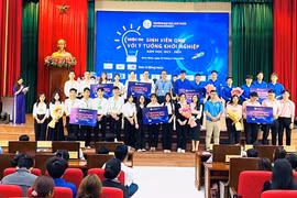 Cuộc thi “Sinh viên QNU với ý tưởng khởi nghiệp” thu hút hàng trăm sinh viên toàn trường tham gia. Ảnh: N.N