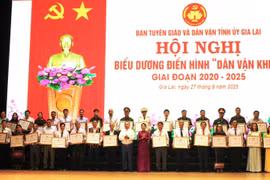 Ban Tuyên giáo và Dân vận Tỉnh ủy tuyên dương các điển hình “Dân vận khéo” giai đoạn 2020-2025. Ảnh: N.H