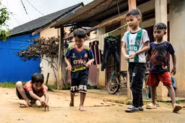 Mùa hè của trẻ em nơi buôn làng vùng sâu