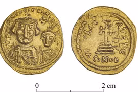 Phát hiện đồng tiền vàng mang hình Hoàng đế Byzantine Heraclius niên đại khoảng 1.400 năm