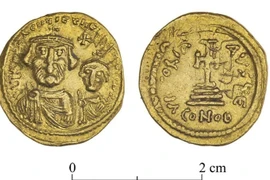 Phát hiện đồng tiền vàng mang hình Hoàng đế Byzantine Heraclius niên đại khoảng 1.400 năm