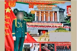 Trên phông nền giống nhau khi ghép thêm ảnh bản thân vào, bức ảnh khổ 40x60 cm mà một số cựu chiến binh đã nhận có giá 1,5 triệu đồng. Ảnh: NVCC