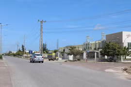 Nhiều DN đã đầu tư xây dựng nhà máy sản xuất công nghiệp tại KCN Nhơn Hội (Khu A). Ảnh: T.Sỹ