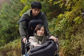 Một cảnh trong phim "Mang mẹ đi bỏ"