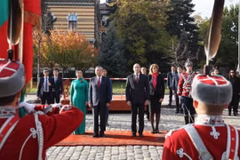 Tổng thống Cộng hòa Bulgaria Rumen Radev và Phu nhân chủ trì Lễ đón Tổng Bí thư Tô Lâm và Phu nhân cùng đoàn đại biểu cấp cao Việt Nam thăm chính thức Bulgaria. Ảnh: Thống Nhất/TTXVN