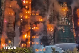 Vụ cháy chung cư Hong Kong: Bắt giữ thêm 6 người điều tra