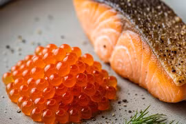 Trứng cá và nội tạng cá thường chứa nhiều cholesterol