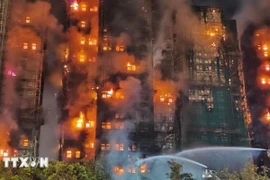 Cháy chung cư ở Hong Kong: Số người thương vong tiếp tục tăng