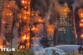 Cháy chung cư ở Hong Kong: Số người thương vong tiếp tục tăng