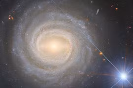 "UFO" đã lao ra từ một lỗ đen quái vật với tốc độ lên đến khoảng 57.000 km.