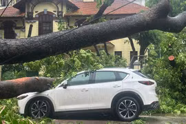 Hà Nội có 36 điểm ngập lụt lớn, giao thông hỗn loạn