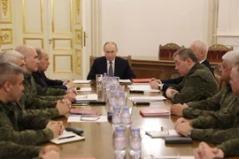 Tổng thống Vladimir Putin phát biểu tại cuộc họp với các chỉ huy quân sự cấp cao của Nga vào ngày 7-10. Ảnh: Kremlin