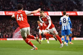 Premier League: "Tam mã" cạnh tranh ngôi vương quyết liệt